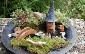 Rapunzelturm Mit Blauem Dach Brucke Brunnen Pferd Fur Etsy Miniature Garden Blue Roof Rapunzel Tower
