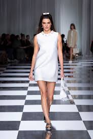 ‫عرض أزياء ربيع-صيف 2024 | VERSACE‬‎