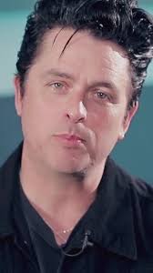 Billie Joe is rocking out to a classic! 🎸 Can you guess which song this  is? Drop your answers below! 👇 #greenday #billiejoearmstrong #trecool  #mikedirnt