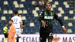 Liglerin ertelenmesiyle evde vakit geçiren yıldız futbolcu, saçlarını kazıttı. Kevin Prince Boateng Vor Unterschrift Bei Barca Zahlen Des Uberraschungs Deals Transfermarkt