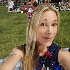 Anna Faris: sayer of words, maker of faces. #CelebIOU #PropertyBrothers