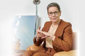 Her industrial and healthcare career has spanned general management, operations, finance and human resources globally. Eine Spannende Aufgabe Bwconsulting