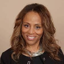 Elisa Thompson's Instagram, Twitter & Facebook