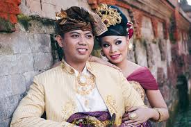 Asia foto adalah jasa foto prewedding atau wedding yang ada di kelapa gading jakarta utara, berikut adalah salah satu design produk percet. Prewedding Adat Bali Ayumi Dan Tude