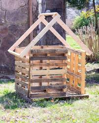 By recycling the pallets, one can not only improve his living but can also take part in wood waste reduction! How To Build A Pallet Playhouse Hgtv
