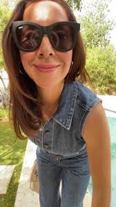 A lil Saturday fit check. This is the cutest, comfiest, @Levi’s denim  jumper with my @Snoopy tote my daughter brought me back from Hawaii 🩵