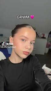 Pauline Schminkt Sich in Live