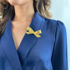 bow tie brooch