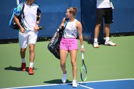 Triumfu si zvlášť považovala také proto, že ho brala i jako odpověď kritikům, kterým se nelíbí její cesta na olympiádu. Marketa Vondrousova Editorial Stock Photo Image Of Session 157508918