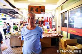 台大醫院附近飯店 西門附近飯店 小南門附近飯店 東門附近飯店 頭前庄附近飯店 萬華火車 台北的美術館 台北的古董店 台北的百貨公司 台北的工廠暢貨中心 台北的跳蚤市場和街頭市集 台北的購物中心 台北的特色和禮品商店 台北的農貿市. å—é–€å¸‚å ´æœ€å¾Œä¸€å¤© è¬æœ‰å…¨ç«è…¿é£„é¦™35å¹´è€é—†æ†¶ è€å®¢äººåè¼ªæ¤…éƒ½è¦ä¾† Ettodayæ—…éŠé›² Ettodayæ–°èžé›²