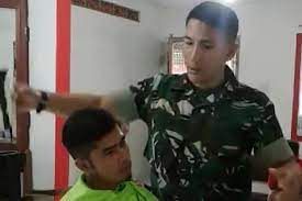 Potongan rambut tentara buzz cut. Sertu Anwari Tentara Yang Sukses Jadi Tukang Cukur Halaman All Kompas Com