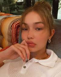 Gigi hadid ungeschminkt, geschminkt und ungeschminkt, geschminkt vs ungeschminkt. Wird Gigi Hadid Das Gesicht Von Tochter Khai Im Netz Zeigen Promiflash De