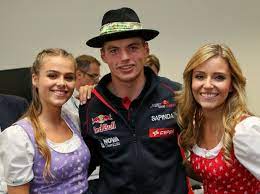 Formula one standings leader max verstappen was taken to hospital after suffering a shocking these c***s in the grandstand celebrating a 300kph crash, raged one. Online Dating Erfolglos Frauen Glaubten Max Verstappen Nicht