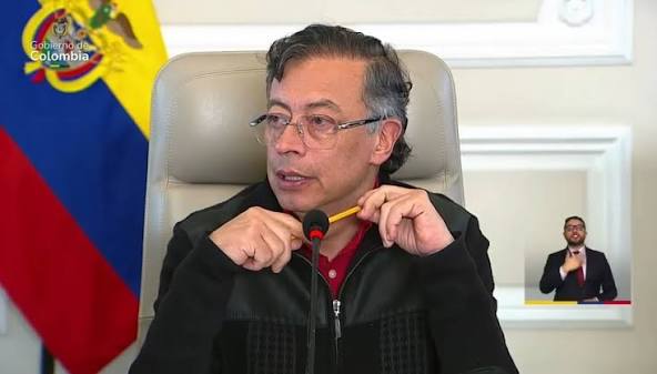 Están diciendo que no puedo hablar de ciertas cosas, ya un juez dice que no  puedo hablar de elecciones y quiero que mis abogados actúen de inmediato. ,  Solo he hablado de gente que están en campañas ...