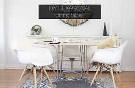 It has a round top with a simple apron and accommodates 4 persons. Diy Hexagonal Dining Table Hello Lidy Diy Dining Room Diy Dining Table Simple Dining Table