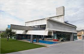 The problem with steel beam design is at first glance it is really really simple. In Spain An Architect S House Built From Giant Pieces Of Infrastructure On Location The New York Times