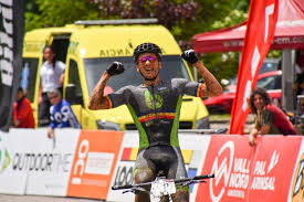 The 29fs team frame is said to weigh a scant 3.7 pounds (1.7 kg) without a shock, and the entire bike likely weighs somewhere in the neighborhood of 22 pounds (10 kg). Vlad Dascalu Firma Una Exhibicion En La Copa Internacional Catalana La Rioja