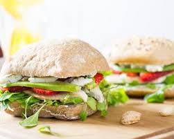 Sandwich Sucre Sale A La Dinde Fraises Et Avocat Recette Recettes De Cuisine Recette Avec Des Fraises Dinde
