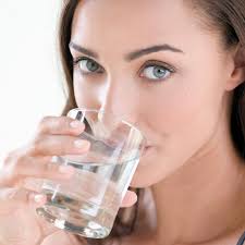 The amount of fluid your body needs each day depends on several. How Much Water Should You Drink In A Day The Easy Wee Test To Tell If You Re Drinking Enough Mirror Online