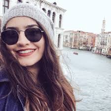 Buse yıldırım 1988 yılında i̇stanbul'da doğdu. Busra Buse Yildirim Oluroyleeya Twitter