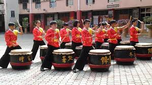 Bila anda masuk ke sebuah toko yang dimiliki orang cina, maka anda akan melihat seluruh keluarga akan aktif terlibat di dalamnya. Gendang Cina 23 Untuk Upacara Rasmi Music Media Cd S Dvd S Other Media On Carousell