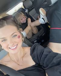 Olivia Ogle's Instagram, Twitter & Facebook