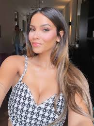 Mannen, vandaag steken we vriendin-van-de-pagina @monicageuze graag een hart onder de riem. Onlangs werd bekend dat haar relatie met voetballer James Lawrence geëindigd is, terwijl 'Mo' laatst in haar podcast Geuze &