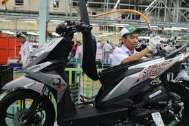 Kembali lagi ke meja oplosan, berubung banyak yang minta warna hijau tosca/hijau telur asin kali ini ini cara mudah untuk membuat warna motor mjdi hijau tosca. Modifikasi Motor Beat Warna Hijau Tosca Arena Modifikasi