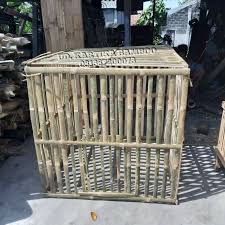 Ukuran umbaran ayam bangkok, panjang 2mx85cm tinggi 75cm jarak jeruji 3cm pintu dari atas agar memudahkan kita untuk. Kandang Ayam Umbaran Bambu