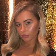 Elle Brown's Instagram, Twitter & Facebook