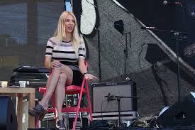 Kajsa ekis ekman es una periodista, escritora y activista sueca. Facebook
