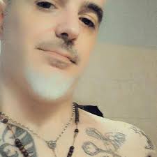 Hola buenas tardes hermosa mujer me regustas mucho princesa de dónde eres  hermosa mujer yo ando en busca de una buena mujer para q sea mi compañera  de vida y futura esposa