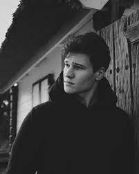 Hier findest du dein lieblingsmerch! Wincent Weiss On Instagram After A Few Paperwork Days Wallpaper World