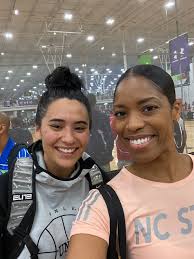 Raina Perez (@PerezRaina)