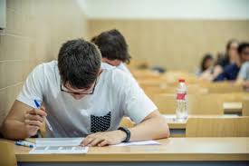 Intento de suicidio, comportamientos temerarios y negligencias en el autocuidado en estudiantes universitarios. Mas De La Mitad De Los Futuros Estudiantes Universitarios Ven Su Futuro Laboral Fuera De Espana Sociedad Cadena Ser