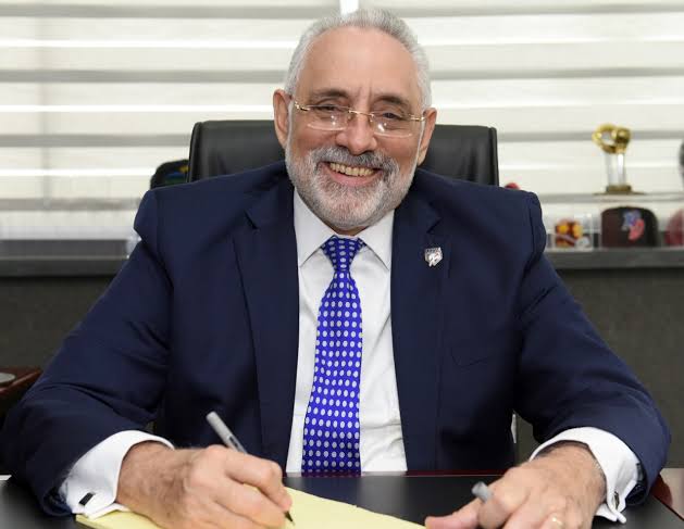 Vitelio Mejía seguirá al frente de LIDOM