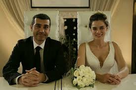 Çiftinin 14 mayıs tarihinde cunda adası'nda gerçekleşecek olan düğün törenine katılacak. Episode 1 7 2017