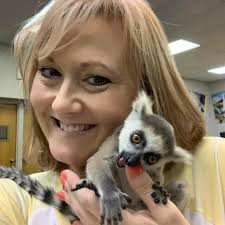 Look at these adorable faces 🖤🤍🖤 Happy in the Lemur enclosure 🤍🖤🤍