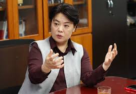 더불어민주당 대선 후보 경선에 참가하고 있는 김두관 의원은 26일 자신의 사회관계망서비스(sns) 페이스북에 윤희숙 의원 사건을. 9loqacrv Oi9nm