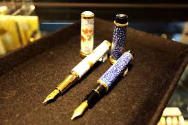 14k gold inlaid nib, barrel sticker band reads rmw300, but pen appears to be 200 size; Amazing Works Of Art Japanese Handcrafted Fountain Pens Matcha Japan Travel Web Magazine