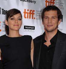 Aynı zamanda film canet'in blood ties'tan sonra çektiği ilk fransız yapım olma özelliğini taşıyor. Marion Cotillard Et Guillaume Canet Sont Parents D Un Petit Marcel Marie Claire