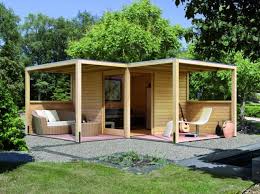 24 Abris Pour Votre Jardin Abris De Jardin Elle Decoration Pieces A Vivre Dans Le Jardin Abri De Jardin Bois Abri De Jardin