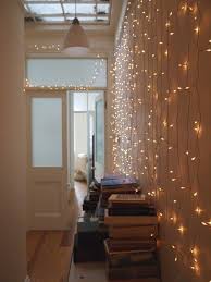 6 maneras diferentes de colocar las luces de navidad en tu hogar http www icono interiorismo blogspot com es 2014 12 6 maneras イルミネーションライト フェアリーライト インテリア 家具
