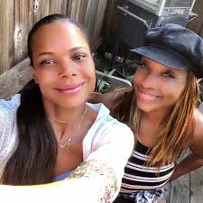 Happy Birthday 🥳🎂🎉🎈🎁♌️ To my beautiful dearest friend La Tina Webb  ￼💖✨🎵 Wishing you the best birthday ever.👑Enjoy your special day.🌻 Love  you 😊🦋￼💕