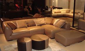 Ces bases sont nécessaires pour choisir à la fois la couleur de son canapé et pour qu'elle colle avec celle dominante dans la pièce ou avec les autres meubles. Quels Coussins Pour Mon Canape En Cuir Canape Show