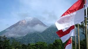 Berikut ini contoh latar belakang karya ilmiah, proposal kegiatan & laporan magang. Merayakan Kemerdekaan Ri Dari Puncak Gunung