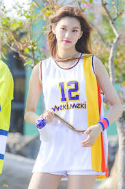 Dedicated To Female Kpop Idols Doyeon Pop Fashion Fashion