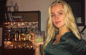 Samen met eva vlaardingerbroek waren wij aanwezig bij de women's march 2020. Geenstijl Eva Vlaardingerbroek 5 Op Kamerlijst Fvd