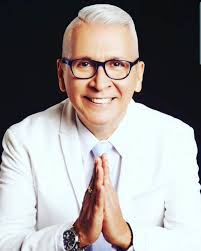 Me ha llamado la atención el swing y cadencia, el baile de la única mujer  que acompañó en el frente a Óscar de León, llamada Irene Coronel con un  tumbado para bailar