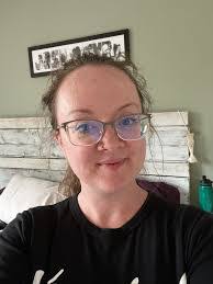 Esther Estes's Instagram, Twitter & Facebook